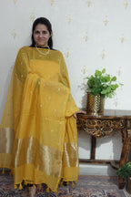 Mulchanderi Elegance: Tissue Border with Banarasi Weave