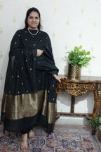 Mulchanderi Elegance: Tissue Border with Banarasi Weave