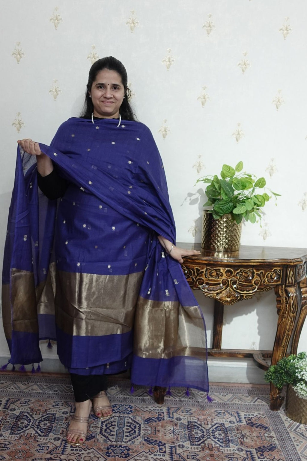 Mulchanderi Elegance: Tissue Border with Banarasi Weave