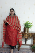 Mulchanderi Elegance: Banarsi Weaving with Crush Dupatta