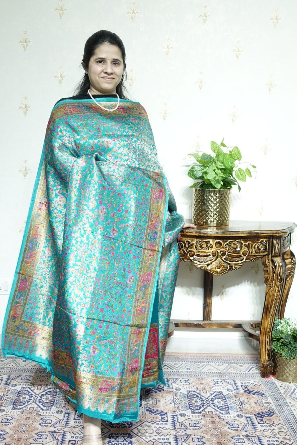 Position Weaving on Dola Silk