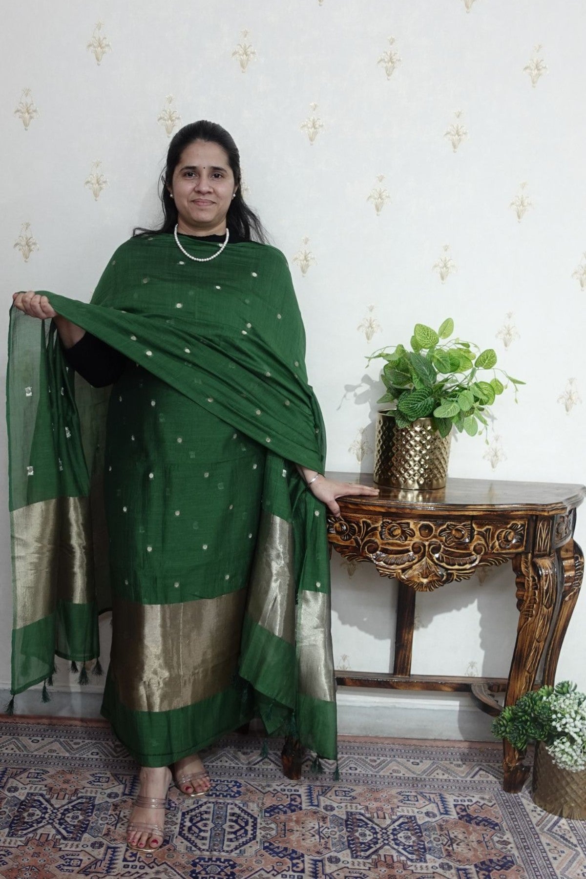 Mulchanderi Elegance: Tissue Border with Banarasi Weave