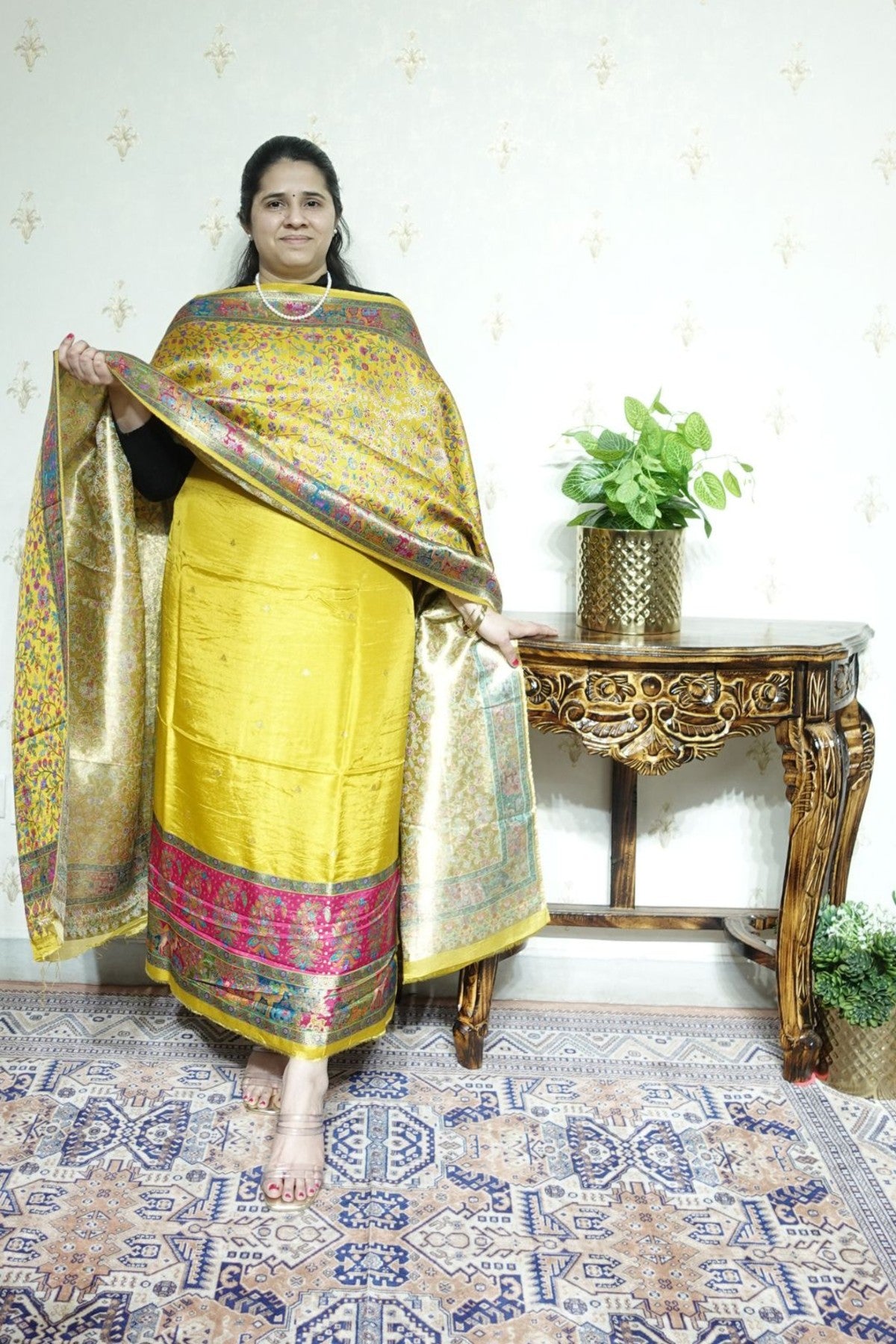 Position Weaving on Dola Silk