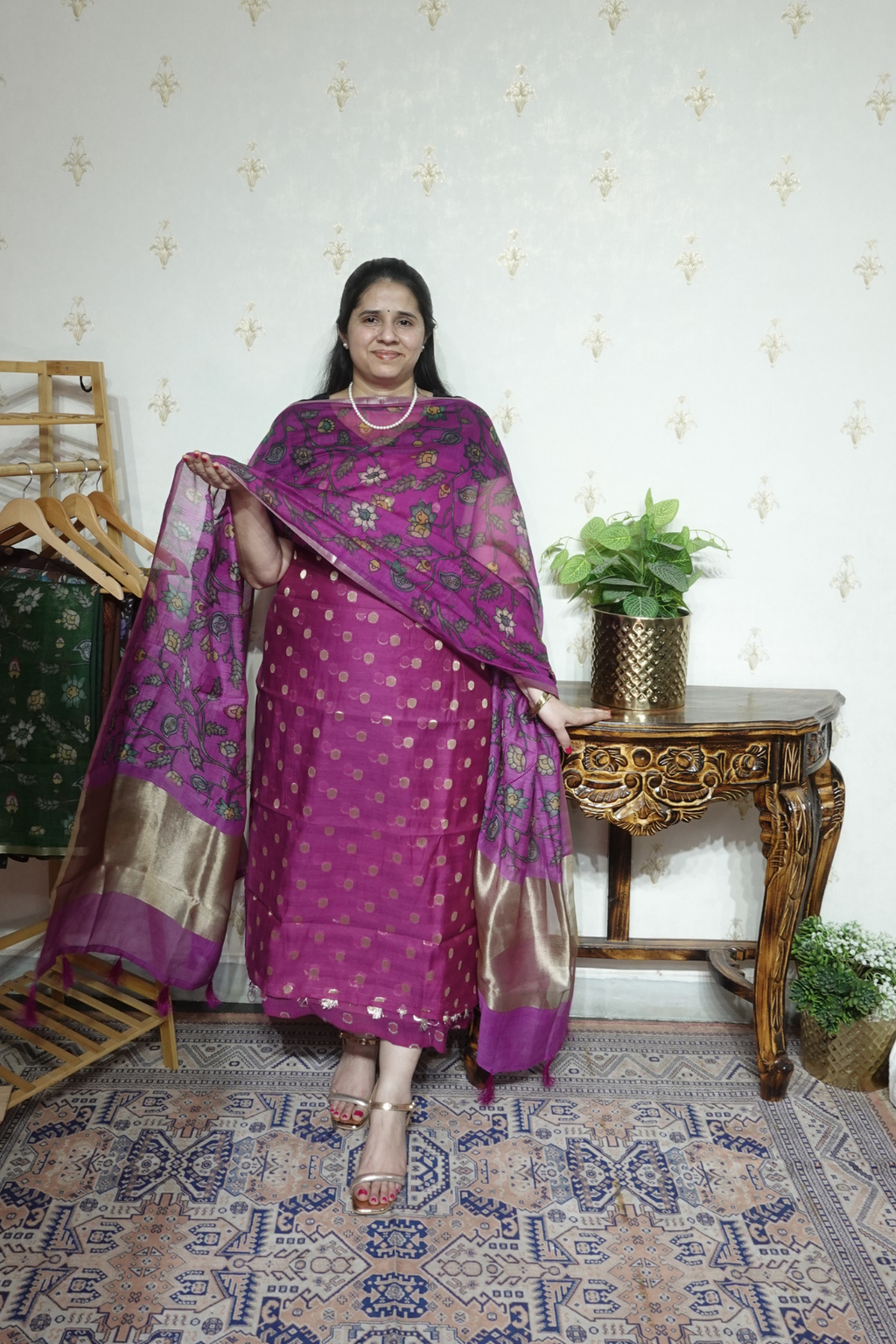 Mulchanderi Elegance: Tissue Border with Banarasi Weave and kalamkari Dupatta