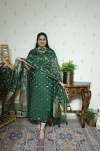 Mulchanderi Elegance: Tissue Border with Banarasi Weave and kalamkari Dupatta