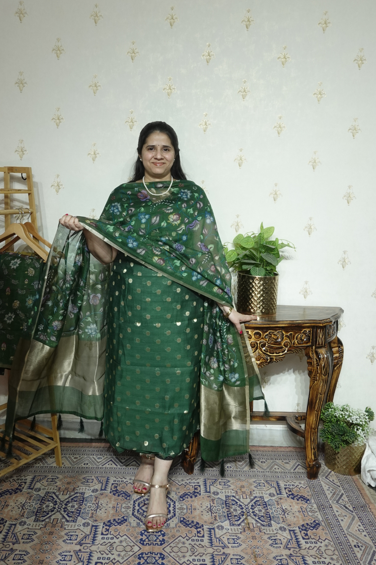 Mulchanderi Elegance: Tissue Border with Banarasi Weave and kalamkari Dupatta