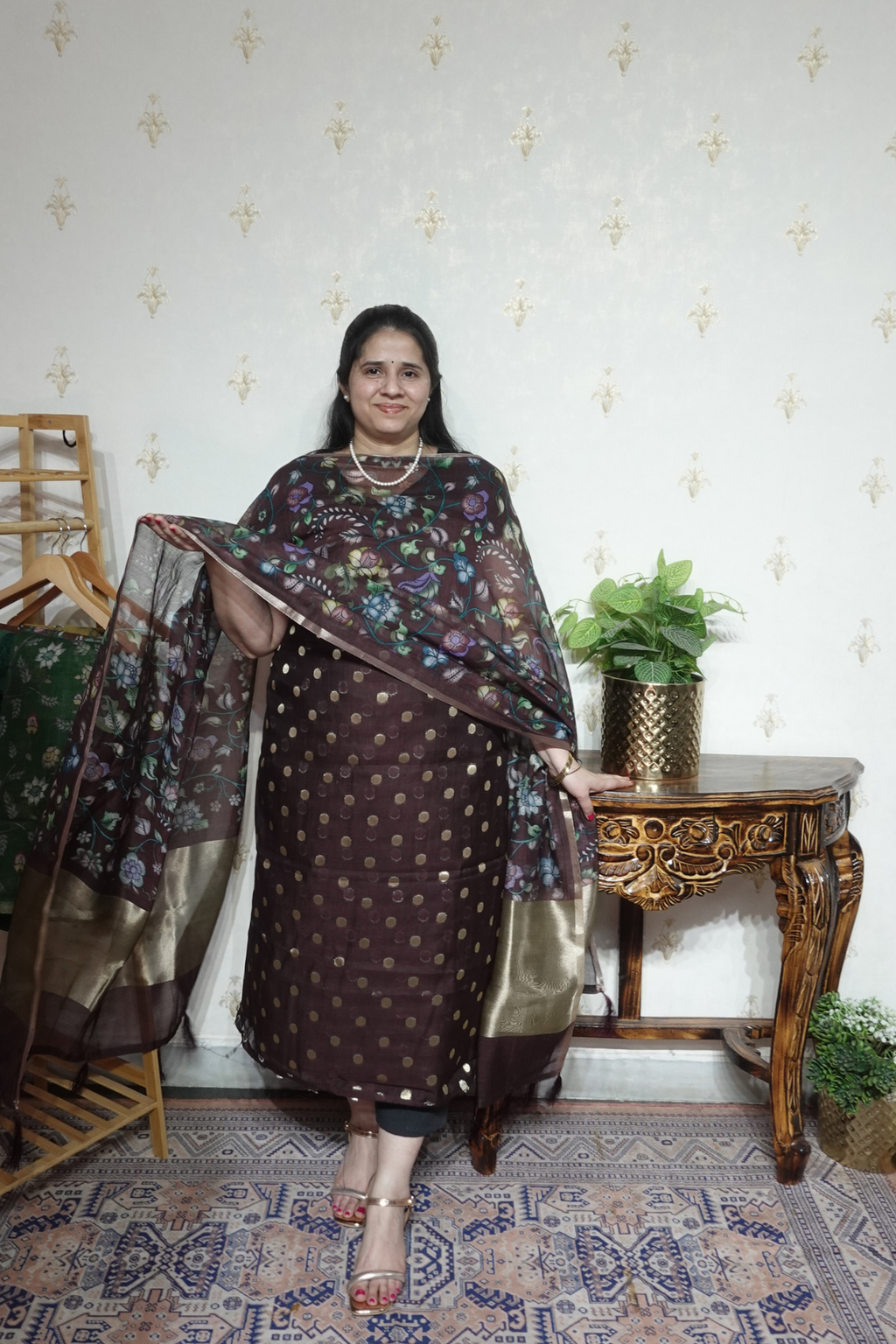 Mulchanderi Elegance: Tissue Border with Banarasi Weave and kalamkari Dupatta