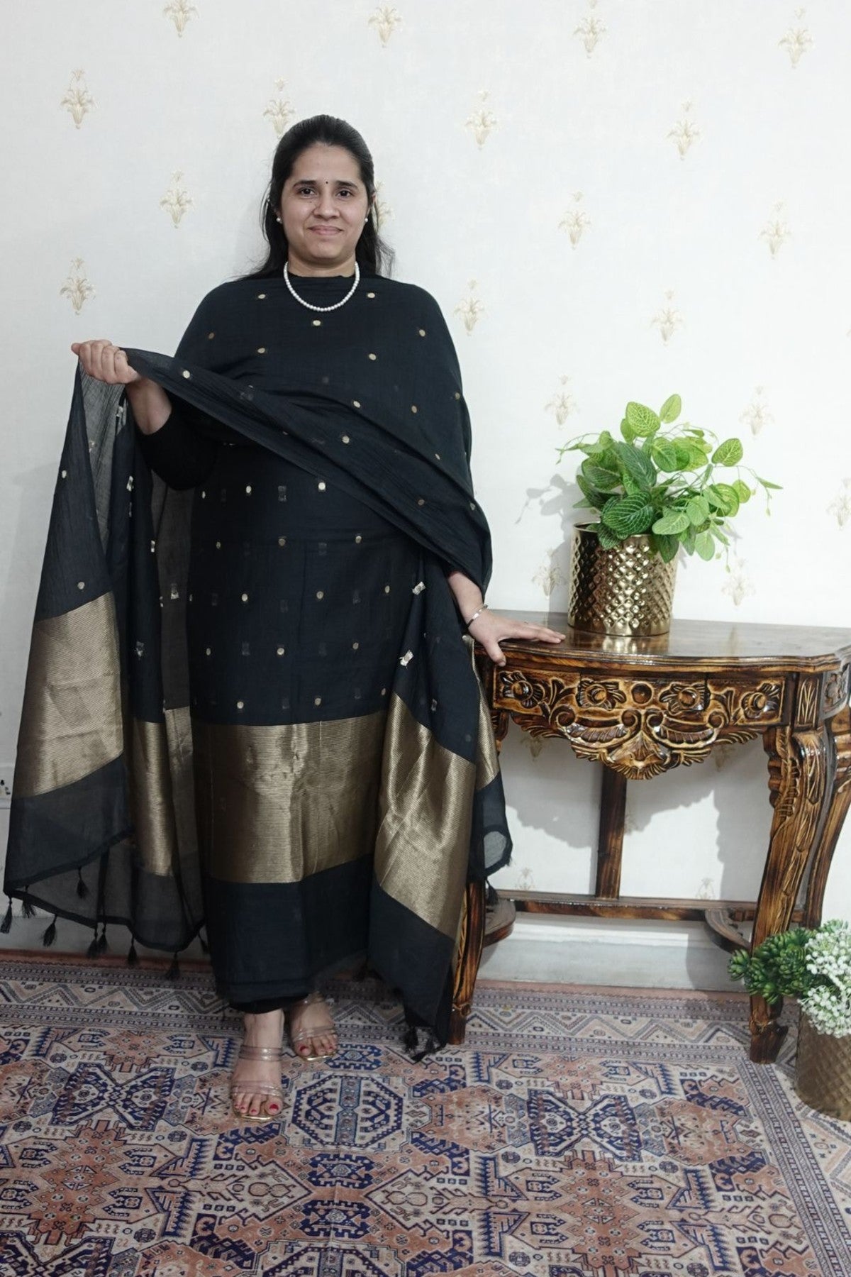 Mulchanderi Elegance: Tissue Border with Banarasi Weave