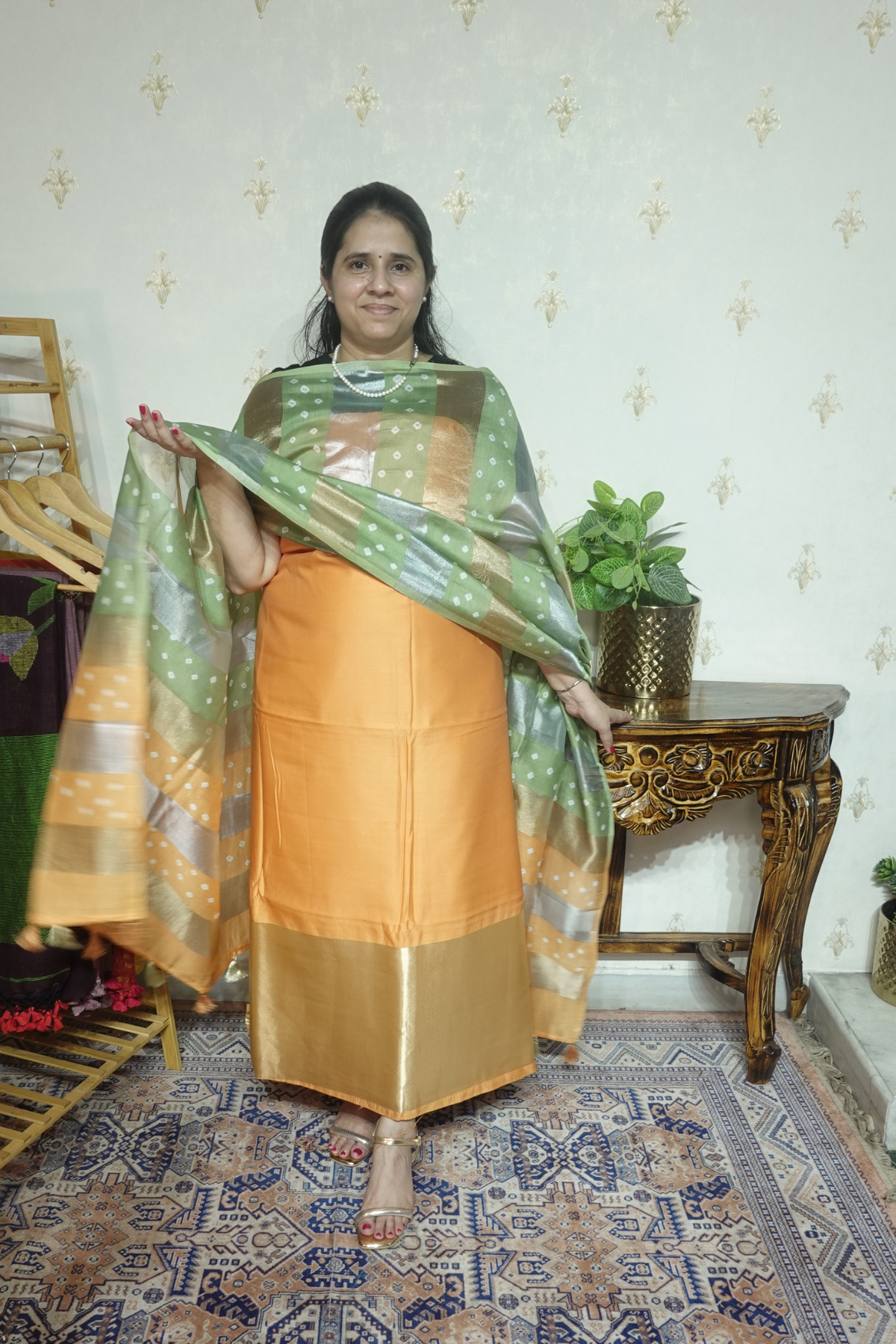 Pure Mul Elegance: Banarsi Weaving with Bandini Dupatta and Tie and Dye